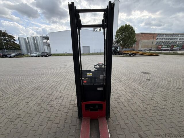 Electric pedestrian stacker HYSTER S1.2