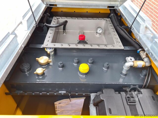 Fuel tanker  Tankwagen snelverkeer tandemas