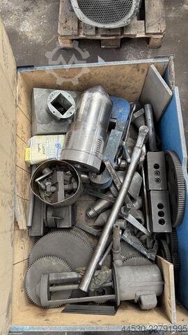 Cycle-controlled lathe SKODA SUA125 P (125x5000)
