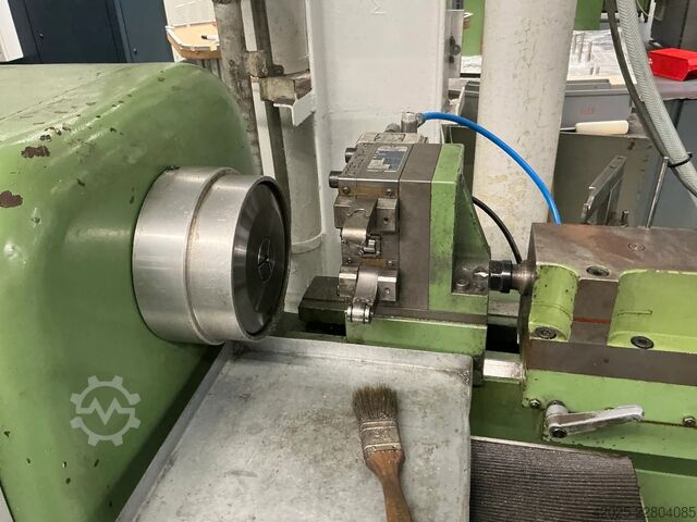 Zentrier- und Endenbearbeitungsmaschine Hestika 