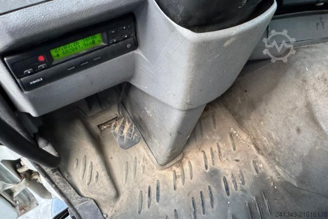 Autokran RENAULT Premium 320 4x2 Hiab 102-3