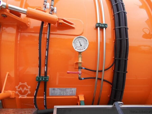 Vacuum tank truck MAN TGM 18.320 4x2 BL / Faros 10/1