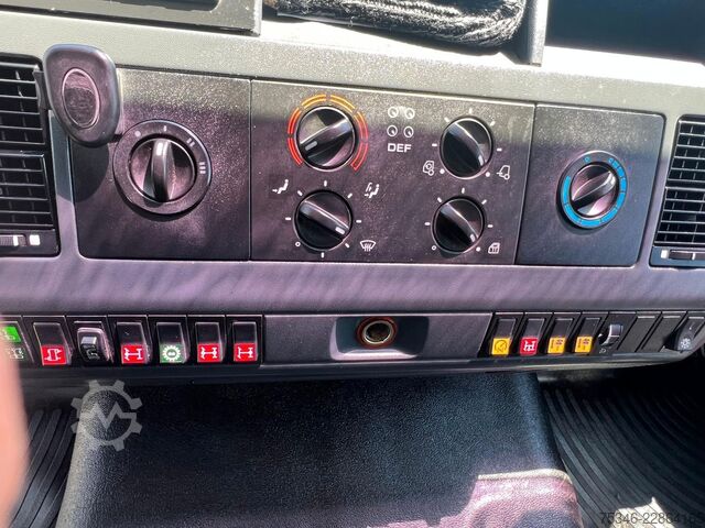 Traktor MAN L90 18.284 4x4 LOF Kipper/Kran/47 tkm/HA gelenkt