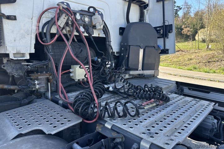Standard tractor unit Renault T460 4x2 Retarder / Swiss-Vehicle