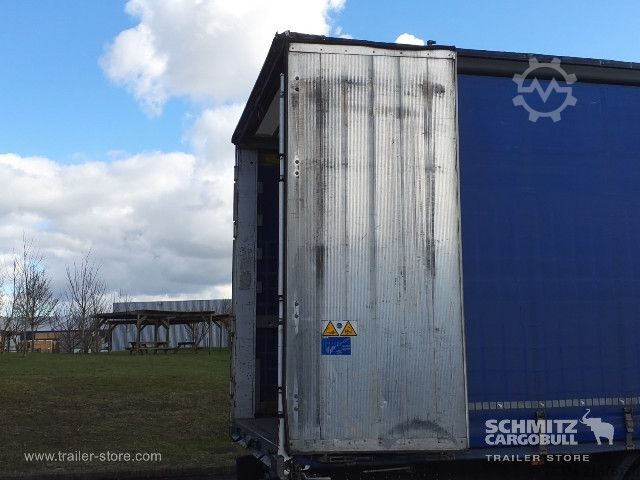 Auflieger mit Pritsche & Plane Schmitz Cargobull Semitrailer Curtainsider Standard