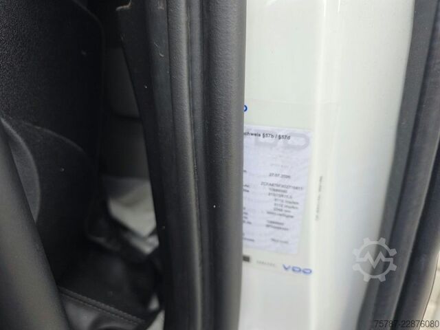 Transporter mit Koffer IVECO 75-210 Koffer + LBW, Klima, Kamera