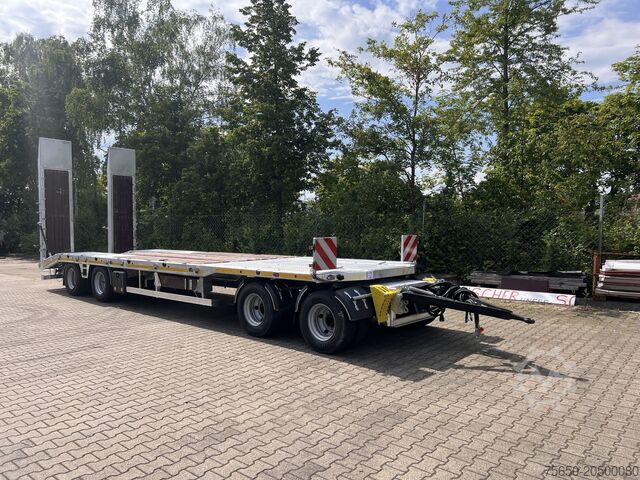 Low loader trailer Möslein T4 VB H1 gerade  neuer 4 Achs Tieflader gerade hydraulischen Rampen