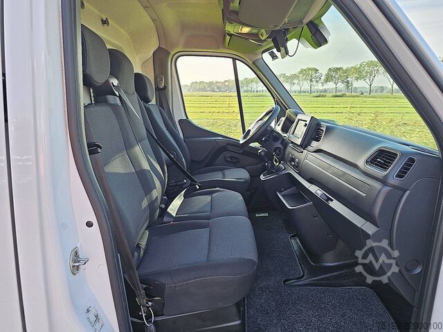 High-roof van RENAULT MASTER 2.3 L2H2 Navi Euro6 AC!