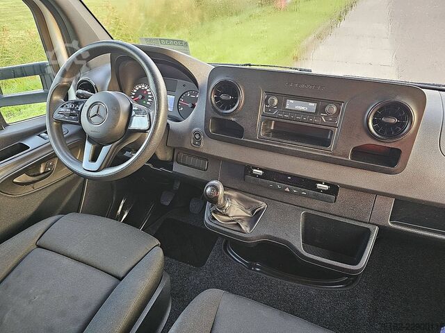 Suitcase MERCEDES-BENZ SPRINTER 516 Bakwagen Laadklep!