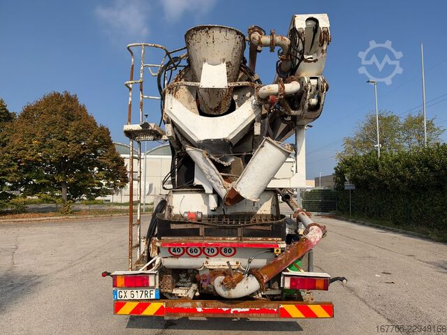 Concrete pump truck Astra HD8 84.48-80