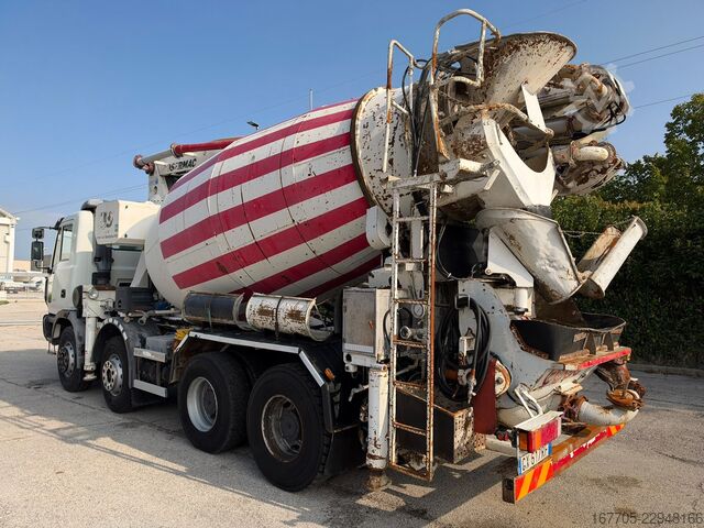 Concrete pump truck Astra HD8 84.48-80