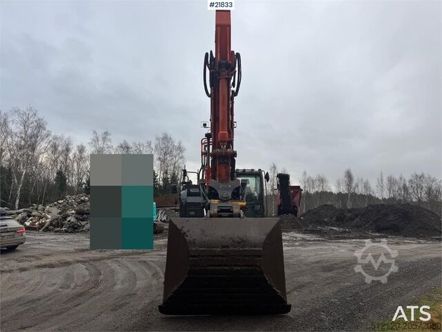 Crawler excavator Hitachi ZX225USRLC-6 crawler excavator with Rototilt, 2 bu