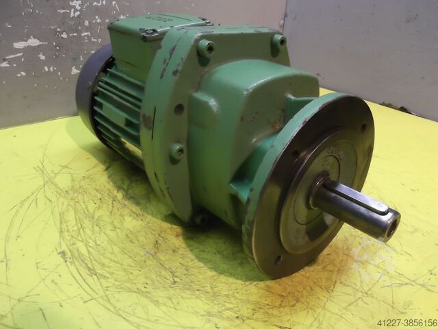 Getriebemotor 0,3/0,45 kW 25,5/51 U/min Flender** ZF112-G71M/4/2