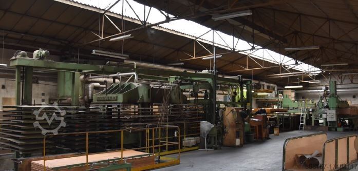 Fertigungslinie für Sperrholz Becker&Van Hüllen Ligne de presse