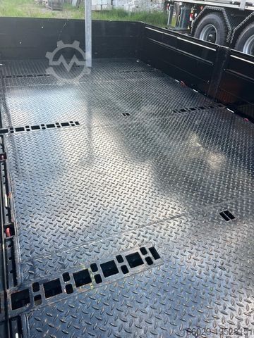 Auflieger-Wechselfahrgestell  Abrollcontainer mit Bordwänden