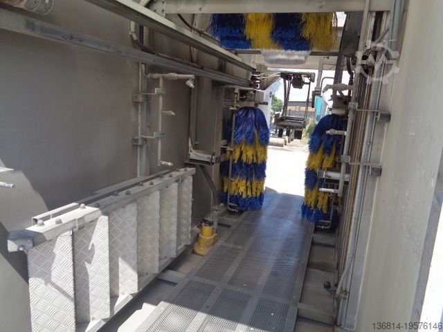 Customized van IVECO Daily 70C18 EINKAUFSWAGENWASCHANLAGE