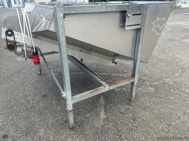 Feeder with stainless steel hopper + galvanized  