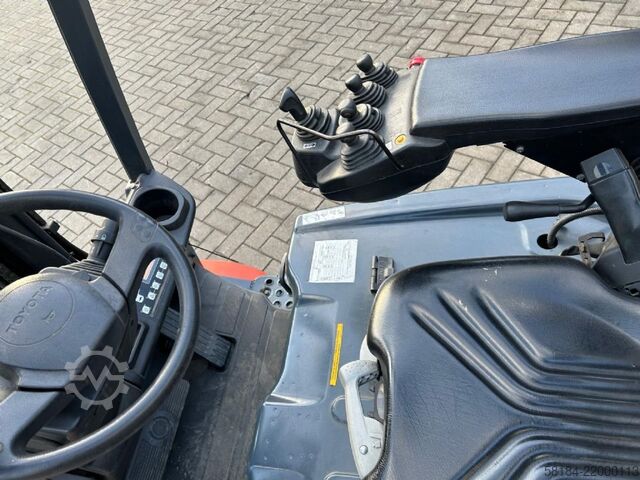 Electric 3-wheel forklift Toyota 8FBE20T