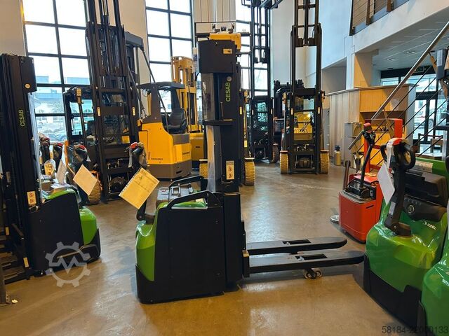 High Lift stacker Cesab S220L