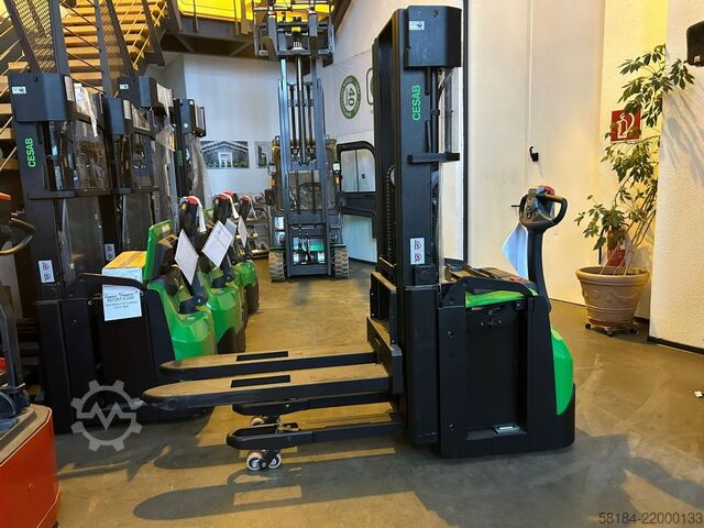High Lift stacker Cesab S220L