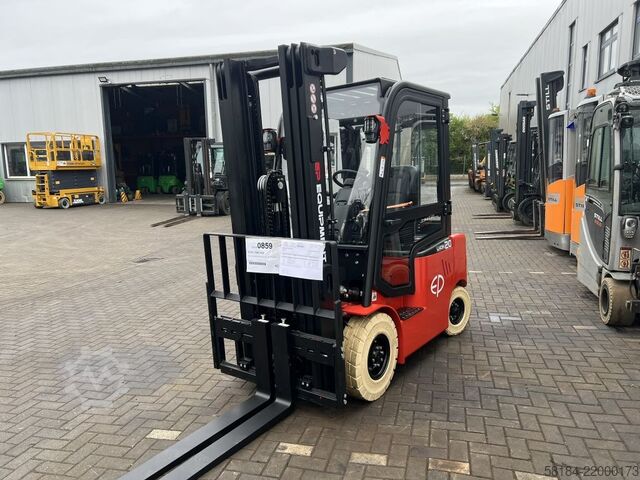 Electric 4-wheel forklift EP EFL201