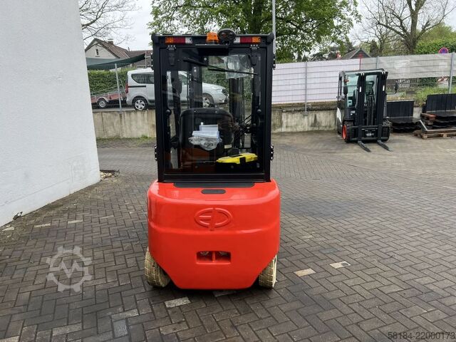 Electric 4-wheel forklift EP EFL201