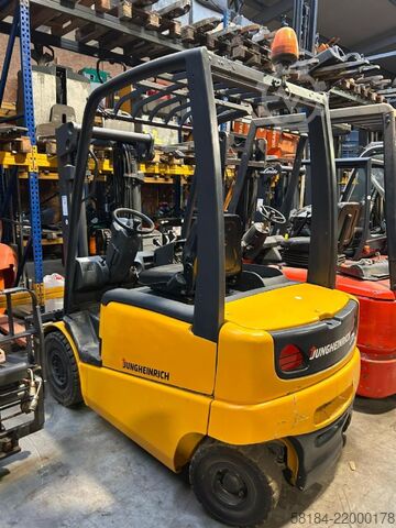 Electric 4-wheel forklift Jungheinrich EFG 425