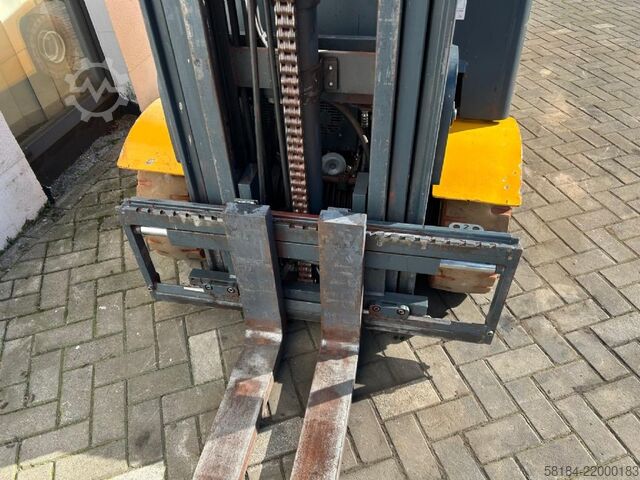 Electric 4-wheel forklift Jungheinrich EFG 425k