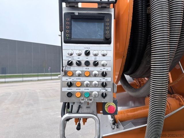 Saugwagen MERCEDES-BENZ Actros 1833 4x2 Bucher FlexLine C60