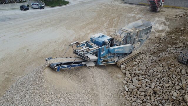 Mobile impact crusher on tracks Terex Trakpactor 428