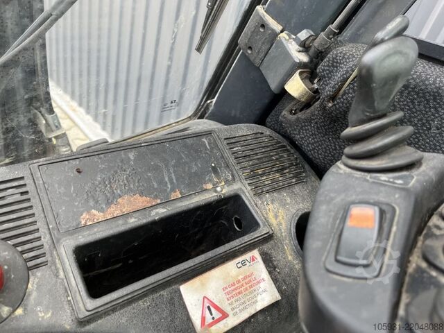 Electric 4-wheel forklift Linde E20PHL-02