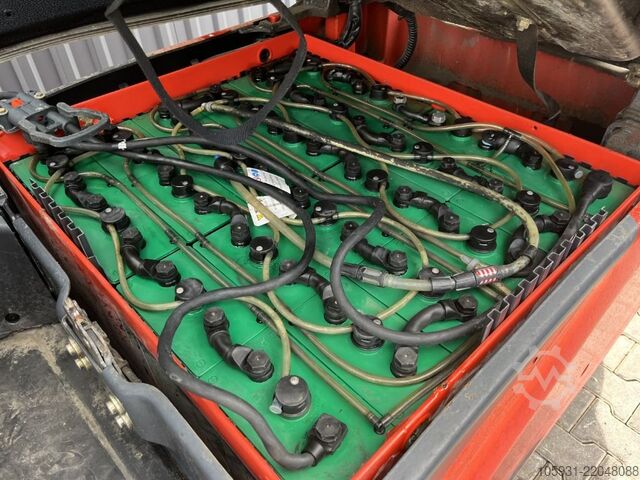 Electric 4-wheel forklift Linde E20PHL-02