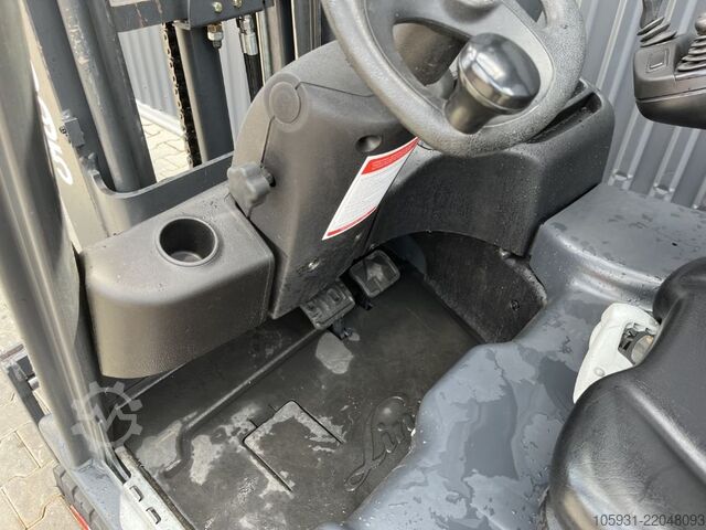 Electric 3-wheel forklift Linde E16C-02