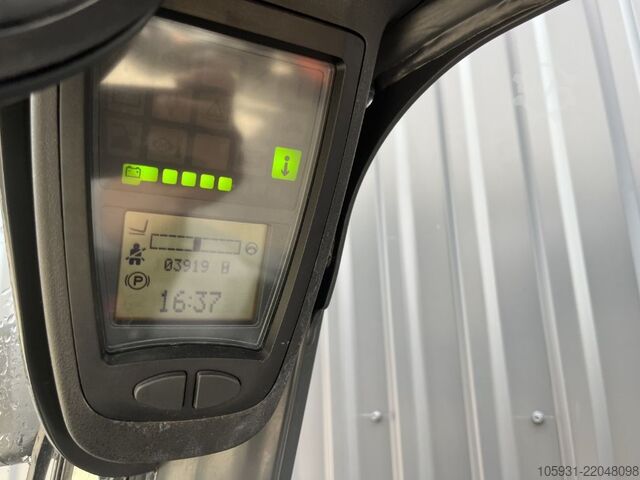 Electric 3-wheel forklift Linde E16-02