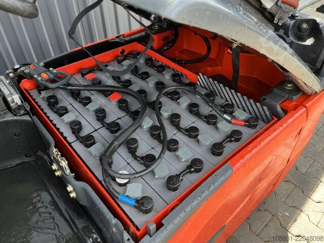 Electric 3-wheel forklift Linde E16-02