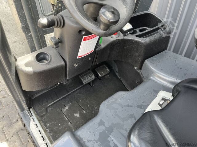 Electric 3-wheel forklift Linde E16-02