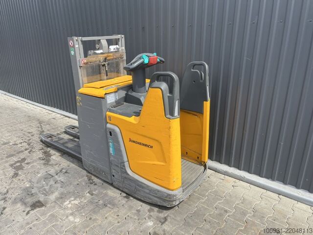 Stand-on stacker Jungheinrich ERD220