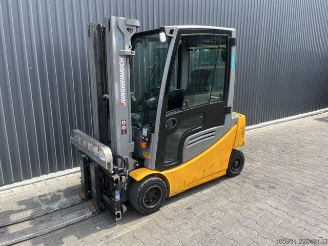 Electric 4-wheel forklift Jungheinrich EFG320