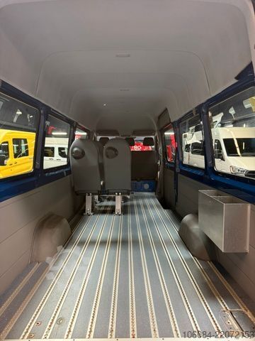 Minibus VOLKSWAGEN Crafter Kombi 35 L3H2 MAXI 7 Sitze PDC 2.Hand