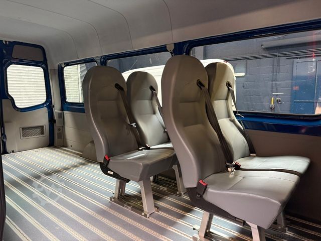 Minibus VOLKSWAGEN Crafter Kombi 35 L3H2 MAXI 7 Sitze PDC 2.Hand