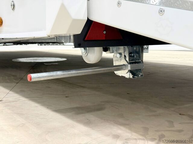 Car carrier van Brian James Trailer RACE SPORT 341-5521-35-2-12-W 550X210X196CM 3500KG GESCHLOSSENER AUTOTRAILER | WEISS