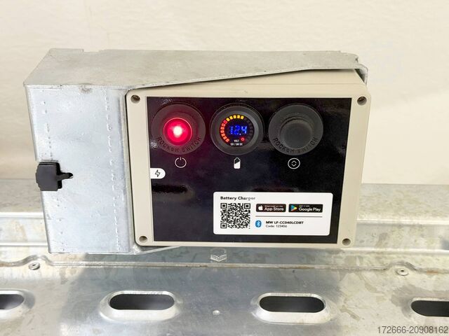 Car carrier van Brian James Trailer RACE SPORT 341-5521-35-2-12-W 550X210X196CM 3500KG GESCHLOSSENER AUTOTRAILER | WEISS