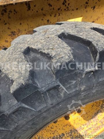 Radlader CATERPILLAR 226B
