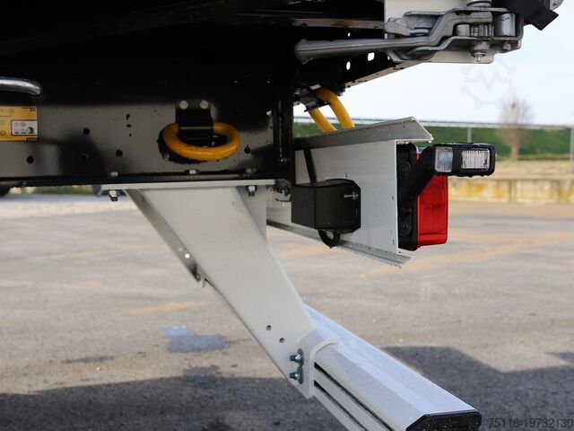 Curtain side semi-trailer Kässbohrer CENTINA FRANCESE