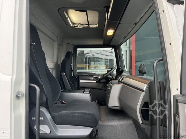 Box truck MAN TGL 12.220 Xenon 7,12m Koffer + LBW Spurhalteass