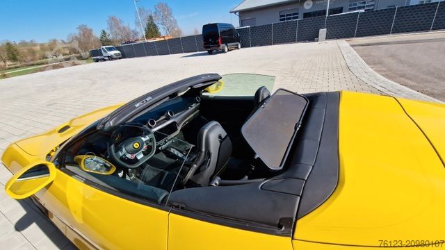 Van FERRARI Portofino