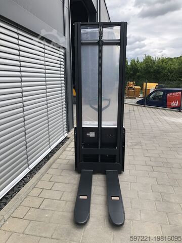 Pallet Stackers Bobcat LSM12N