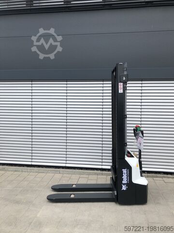 Pallet Stackers Bobcat LSM12N