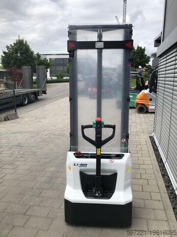 Pallet Stackers Bobcat LSM12N