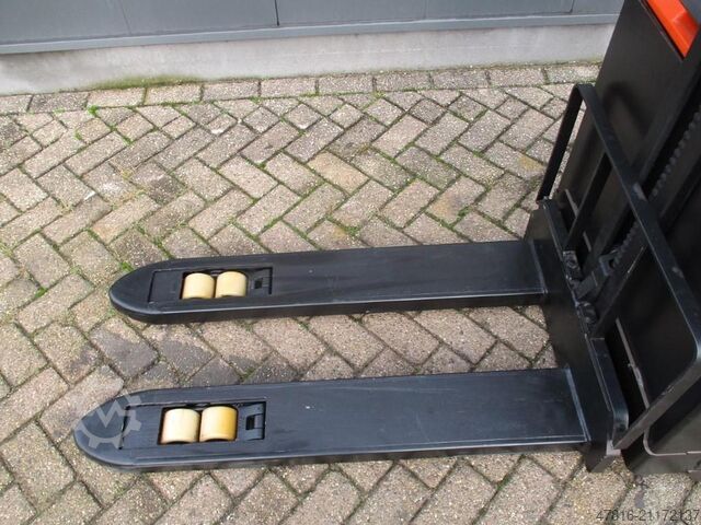 Hochhubwagen BT SWE 080L